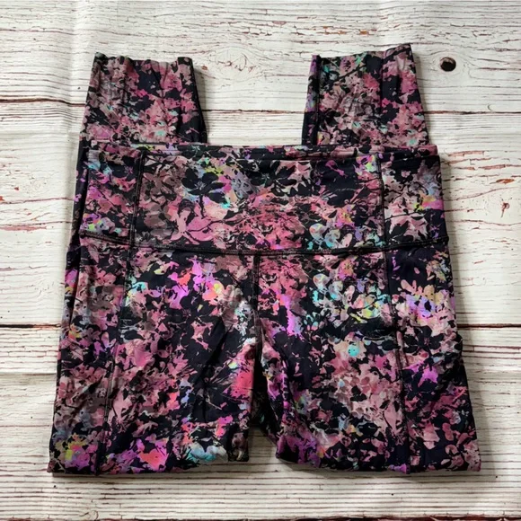 Lululemon Fast and Free High-Rise Crop 23" in Stencil Blossom Red Multi Sz 10